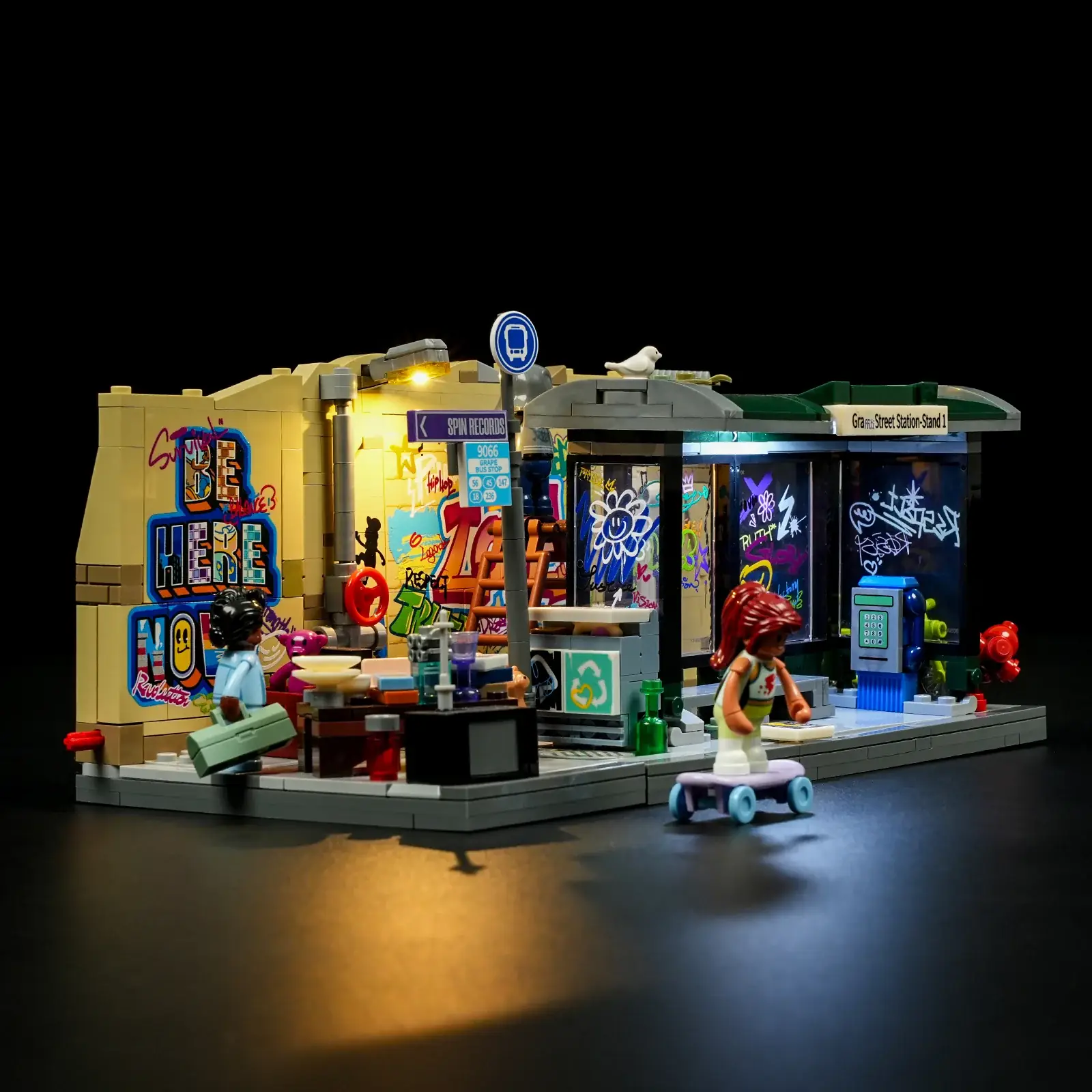 Lumibricks F9066 Graffiti Bus Stop mit LED | 514 Teile – Bild 4