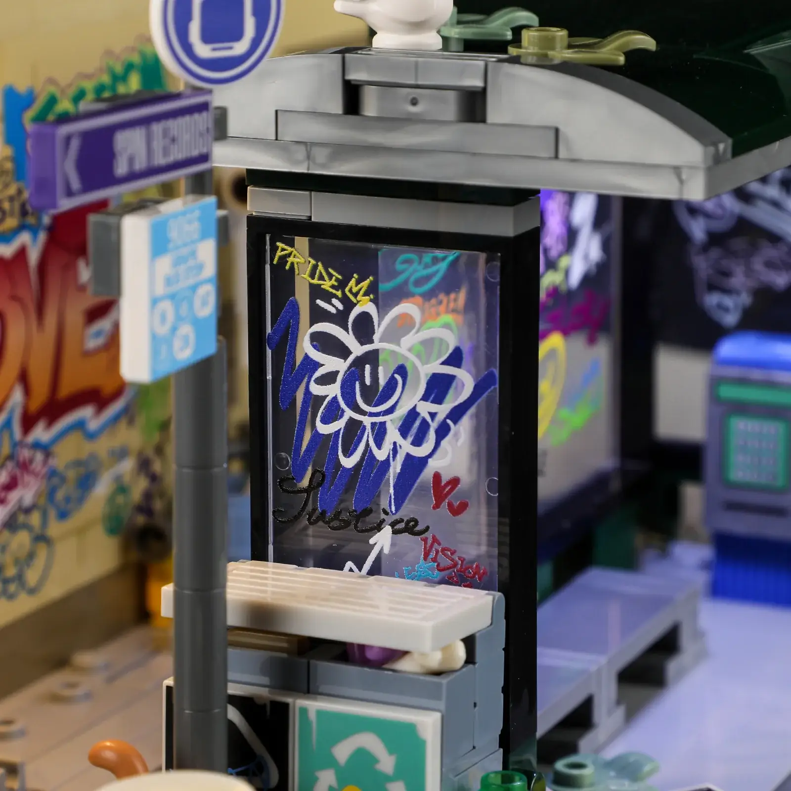 Lumibricks F9066 Graffiti Bus Stop mit LED | 514 Teile – Bild 8
