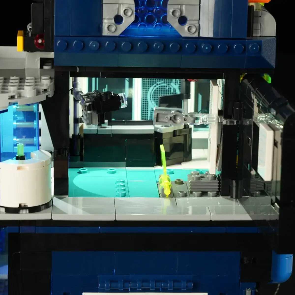 Lumibricks 17009 Cyberpunk Police HQ mit LED | 1716 Teile – Bild 12