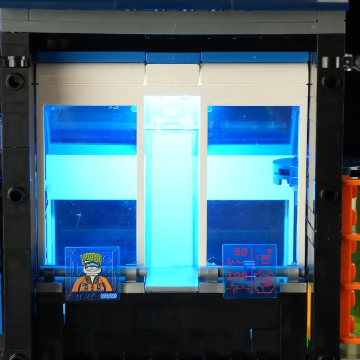 Lumibricks 17009 Cyberpunk Police HQ mit LED | 1716 Teile – Bild 13