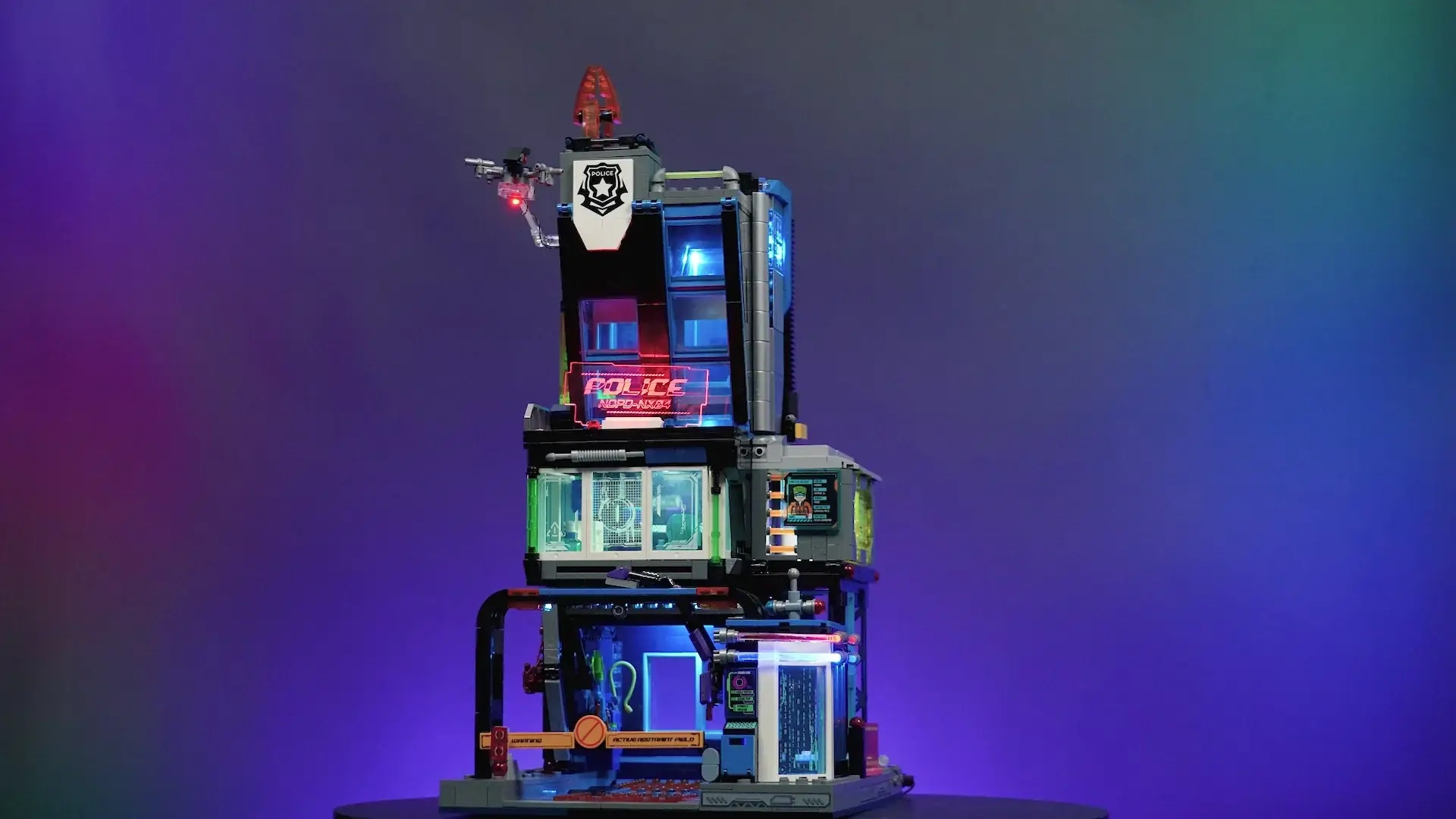 Lumibricks 17009 Cyberpunk Police HQ mit LED | 1716 Teile – Bild 2