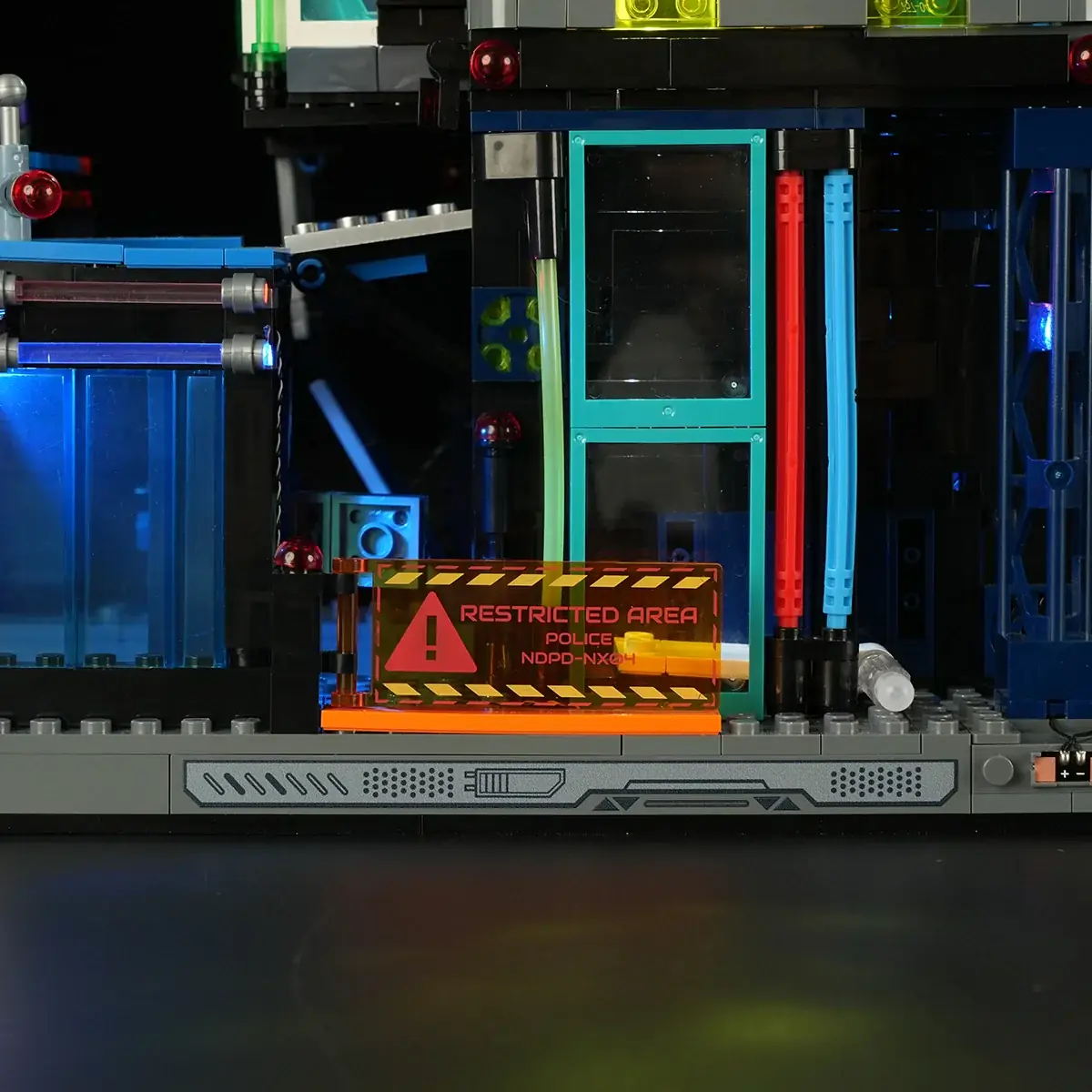 Lumibricks 17009 Cyberpunk Police HQ mit LED | 1716 Teile – Bild 11
