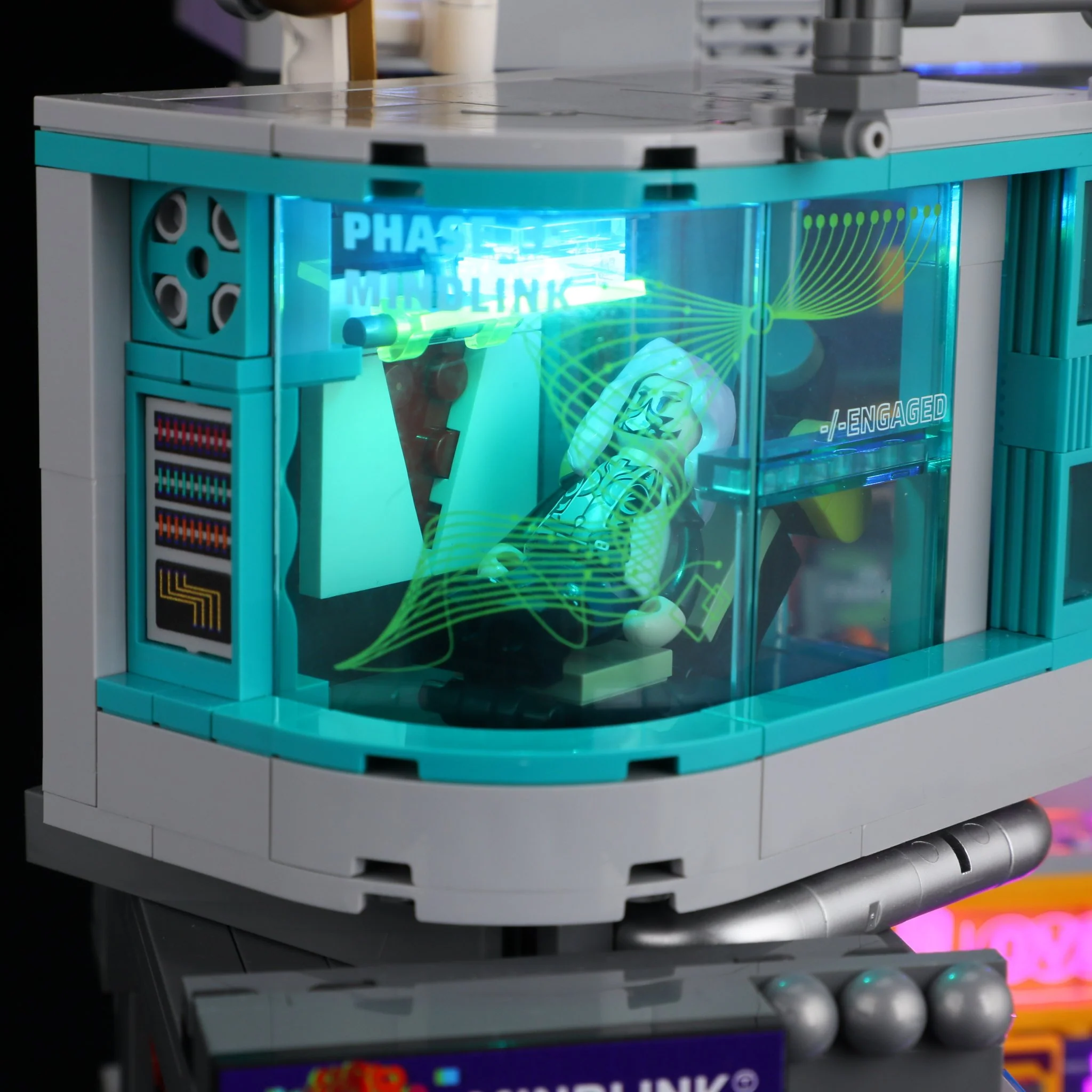 Lumibricks 17005 Cyberpunk Arcade Game Stack | 2580 Teile LED – Bild 4