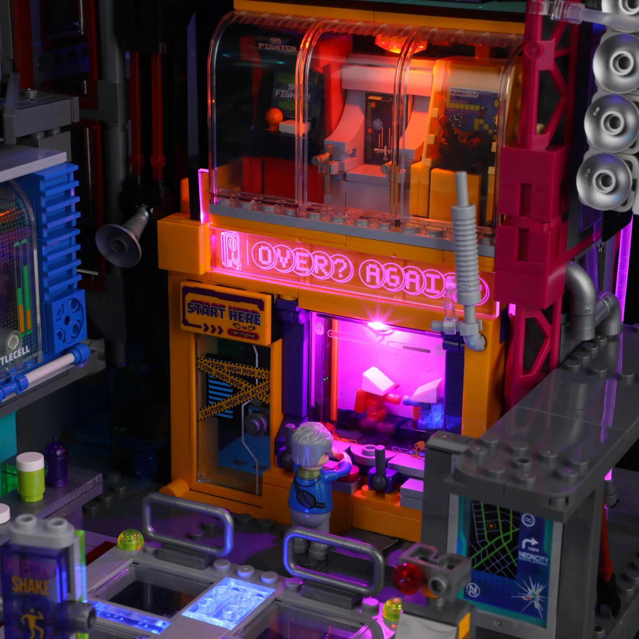 Lumibricks 17005 Cyberpunk Arcade Game Stack | 2580 Teile LED – Bild 5
